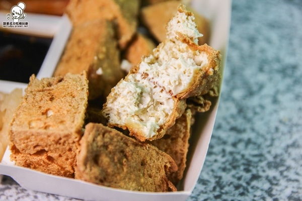 紅茶臭豆腐(高雄總店):吃-楠梓。獨特紅茶臭豆腐人氣排隊美食,好吃酥脆搭配獨家泡菜抄好吃(逢甲人氣小吃)