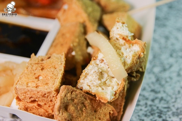 紅茶臭豆腐(高雄總店):吃-楠梓。獨特紅茶臭豆腐人氣排隊美食,好吃酥脆搭配獨家泡菜抄好吃(逢甲人氣小吃)