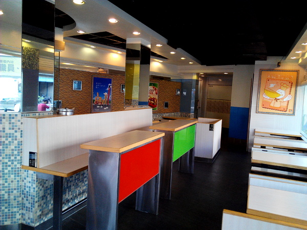 丹丹漢堡(麻豆):【臺南Ω麻豆區】丹丹漢堡(麻豆店)。味美價廉但常得排隊等候的早安特惠餐