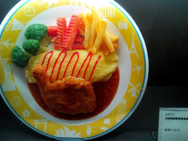 高雄空廚(台南新天地)：【中西區】高雄空廚。外皮酥脆，肉質紮實又入味的全家福脆皮德國豬腳