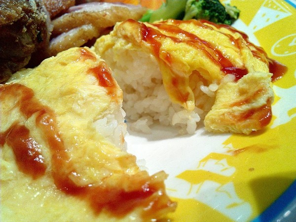 高雄空廚(台南新天地)：【中西區】高雄空廚。外皮酥脆，肉質紮實又入味的全家福脆皮德國豬腳