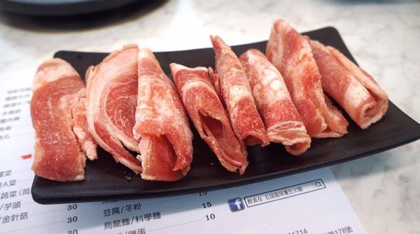 醉食在石頭風味養生火鍋:【苗栗竹南】全台第一家以偉士牌為主題的石頭火鍋,走過路過千萬別錯過!