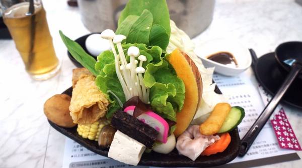 醉食在石頭風味養生火鍋:【苗栗竹南】全台第一家以偉士牌為主題的石頭火鍋,走過路過千萬別錯過!