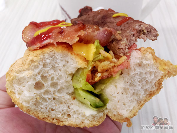 斯味漢堡16-牛肉培根潛艇堡剖面