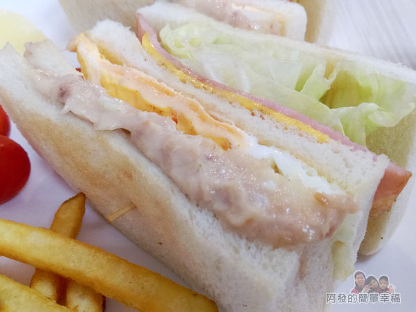 斯味漢堡09-總司令套餐-三明治外觀特寫