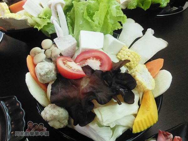 菇菇茶米館19-田媽媽菇鍋美食體驗館-農產養生菇鍋-菜盤