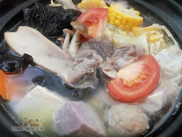 菇菇茶米館24-田媽媽菇鍋美食館-農產養生菇鍋-滾煮中II