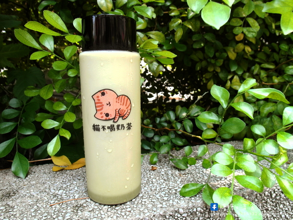 貓不喝奶茶:〖台中│美食〗貓不喝奶茶 ❤ 台中北屯販賣機超卡哇依登場,平日中午12點開賣,每日限量210瓶,售完不補,要搶要快唷!!