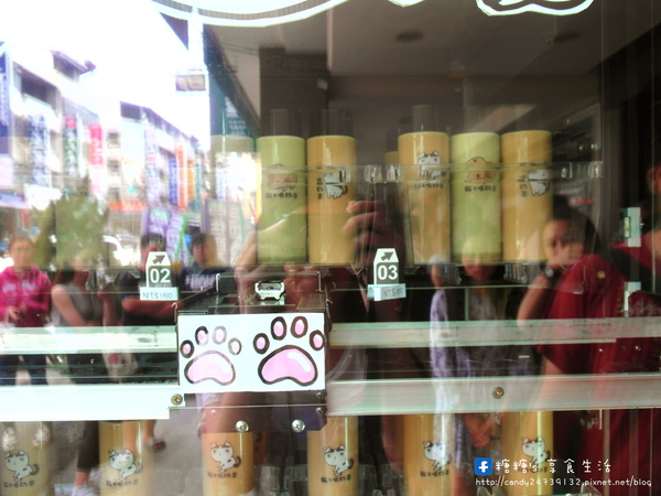 貓不喝奶茶:〖台中│美食〗貓不喝奶茶 ❤ 台中北屯販賣機超卡哇依登場,平日中午12點開賣,每日限量210瓶,售完不補,要搶要快唷!!