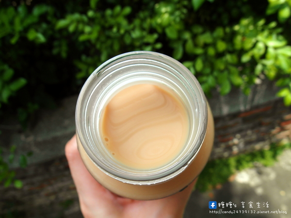 貓不喝奶茶:〖台中│美食〗貓不喝奶茶 ❤ 台中北屯販賣機超卡哇依登場,平日中午12點開賣,每日限量210瓶,售完不補,要搶要快唷!!