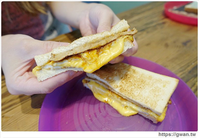 多士號,台中美食,台中逢甲,逢甲必吃,爆漿起司,起司,台中碳烤吐司,碳烤三明治,肉蛋吐司,台中肉蛋吐司,高大鮮奶,台中早餐,早餐店,逢甲文華道,激旨燒鳥-22-106-1