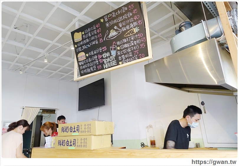 多士號,台中美食,台中逢甲,逢甲必吃,爆漿起司,起司,台中碳烤吐司,碳烤三明治,肉蛋吐司,台中肉蛋吐司,高大鮮奶,台中早餐,早餐店,逢甲文華道,激旨燒鳥-8-053-1