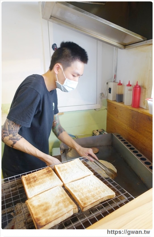 多士號,台中美食,台中逢甲,逢甲必吃,爆漿起司,起司,台中碳烤吐司,碳烤三明治,肉蛋吐司,台中肉蛋吐司,高大鮮奶,台中早餐,早餐店,逢甲文華道,激旨燒鳥-10-062-1