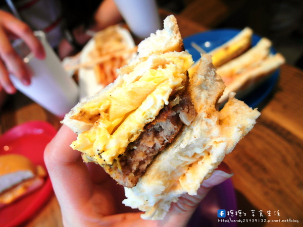 多士號 碳烤土司·紅茶牛奶:〖台中│美食〗多士號 ❤ 逢甲文華道會館超人氣早餐,古早味碳烤吐司,還有超犯規流漿起司,搭配濃醇香紅茶鮮乳~超讚!!