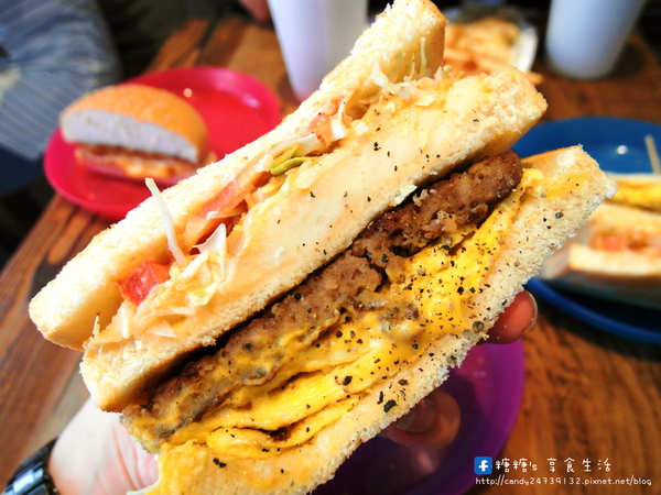 多士號 碳烤土司·紅茶牛奶:〖台中│美食〗多士號 ❤ 逢甲文華道會館超人氣早餐,古早味碳烤吐司,還有超犯規流漿起司,搭配濃醇香紅茶鮮乳~超讚!!