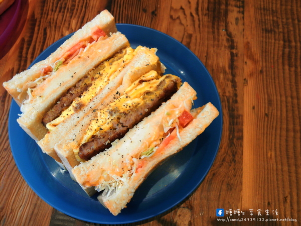 多士號 碳烤土司·紅茶牛奶:〖台中│美食〗多士號 ❤ 逢甲文華道會館超人氣早餐,古早味碳烤吐司,還有超犯規流漿起司,搭配濃醇香紅茶鮮乳~超讚!!