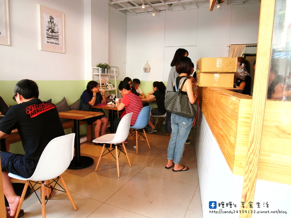 多士號 碳烤土司·紅茶牛奶:〖台中│美食〗多士號 ❤ 逢甲文華道會館超人氣早餐,古早味碳烤吐司,還有超犯規流漿起司,搭配濃醇香紅茶鮮乳~超讚!!