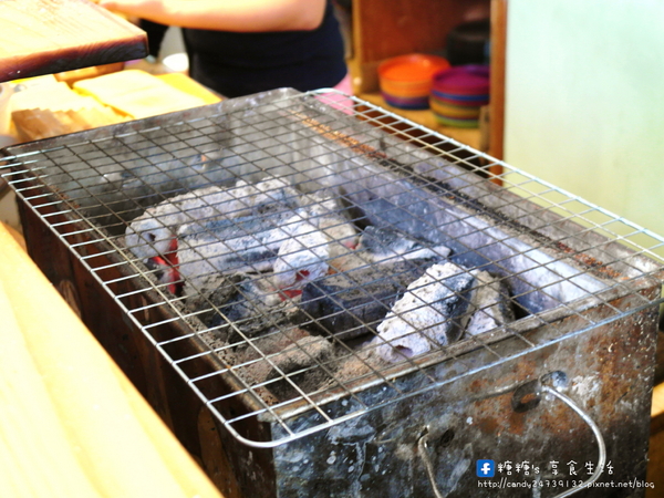 多士號 碳烤土司·紅茶牛奶:〖台中│美食〗多士號 ❤ 逢甲文華道會館超人氣早餐,古早味碳烤吐司,還有超犯規流漿起司,搭配濃醇香紅茶鮮乳~超讚!!
