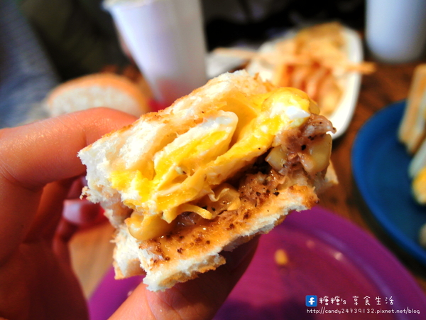 多士號 碳烤土司·紅茶牛奶:〖台中│美食〗多士號 ❤ 逢甲文華道會館超人氣早餐,古早味碳烤吐司,還有超犯規流漿起司,搭配濃醇香紅茶鮮乳~超讚!!