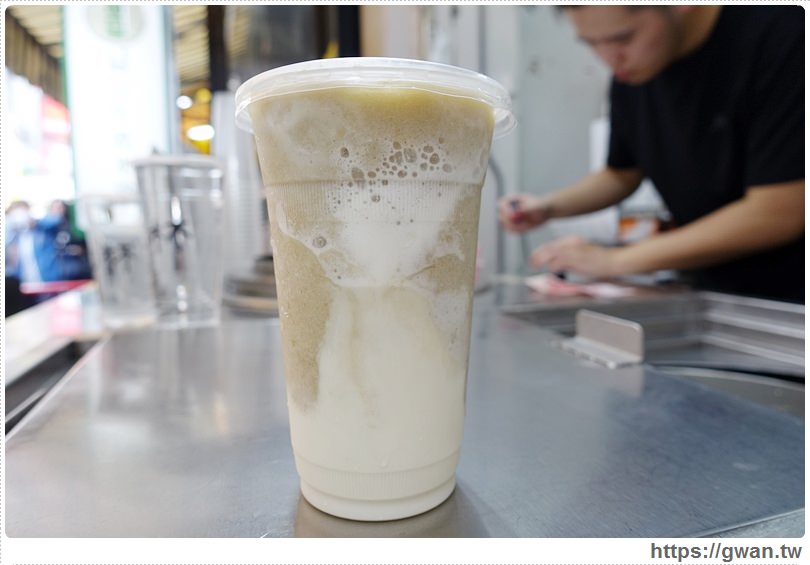 台中美食,逢甲夜市,逢甲必吃,逢甲大學,逢甲美食,金享綠豆沙,白玉黑糖冰,台中飲料,夏日冰品,台中冰,邊走邊吃的黑糖冰-18-207-1