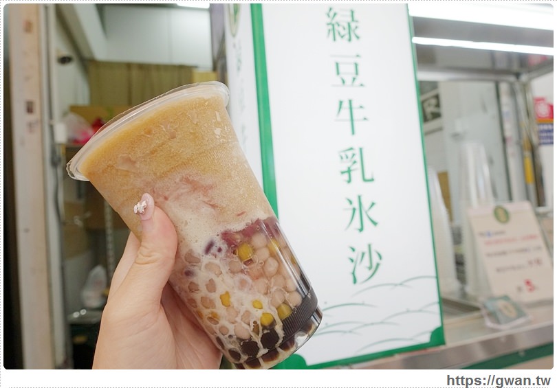 台中美食,逢甲夜市,逢甲必吃,逢甲大學,逢甲美食,金享綠豆沙,白玉黑糖冰,台中飲料,夏日冰品,台中冰,邊走邊吃的黑糖冰-0-093-1