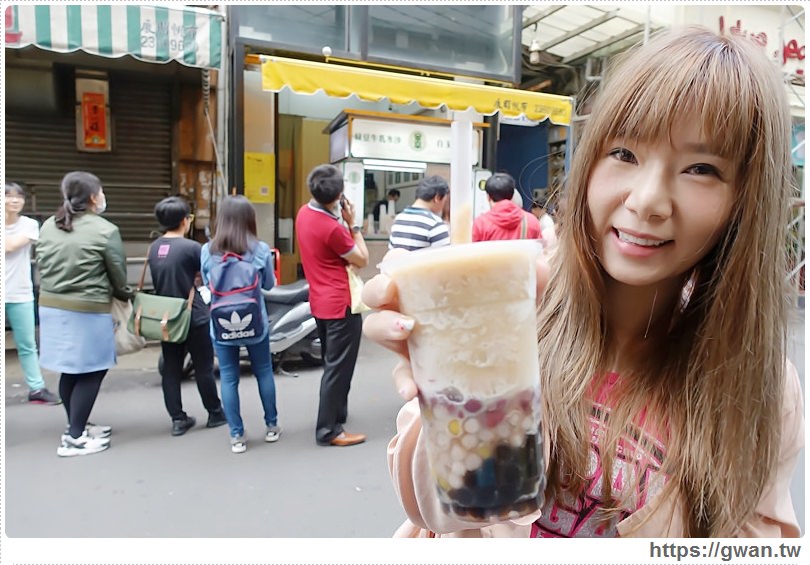 台中美食,逢甲夜市,逢甲必吃,逢甲大學,逢甲美食,金享綠豆沙,白玉黑糖冰,台中飲料,夏日冰品,台中冰,邊走邊吃的黑糖冰-6-105-1