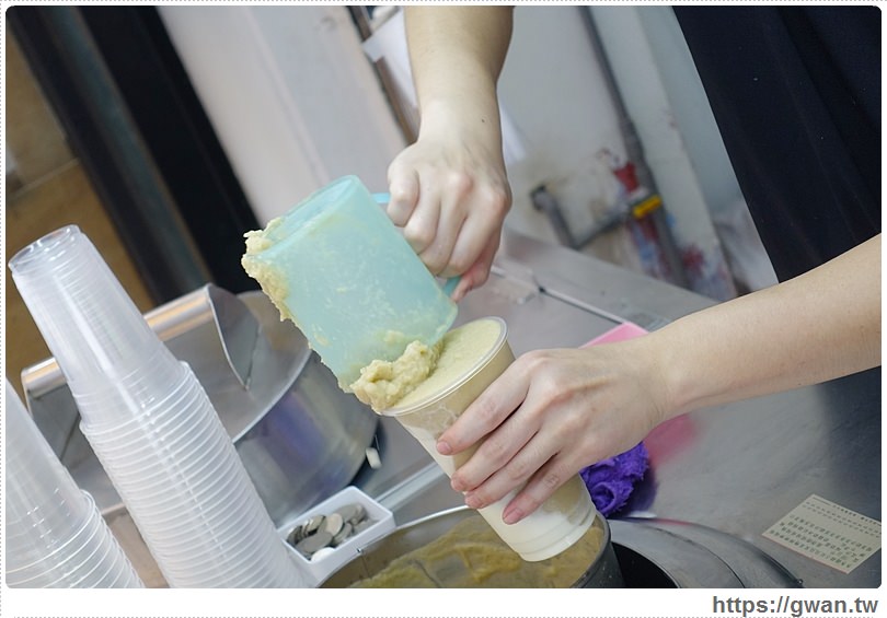 台中美食,逢甲夜市,逢甲必吃,逢甲大學,逢甲美食,金享綠豆沙,白玉黑糖冰,台中飲料,夏日冰品,台中冰,邊走邊吃的黑糖冰-16-194-1