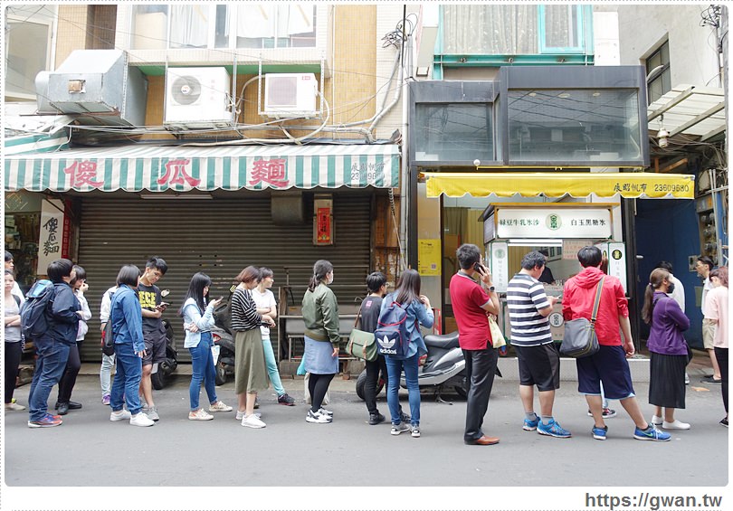 台中美食,逢甲夜市,逢甲必吃,逢甲大學,逢甲美食,金享綠豆沙,白玉黑糖冰,台中飲料,夏日冰品,台中冰,邊走邊吃的黑糖冰-2-110-1