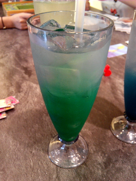 懶日子桌遊餐廳：【臺南Ω中西區】懶日子桌遊餐廳。可邊玩桌遊，邊享用餐點的休閒好去處