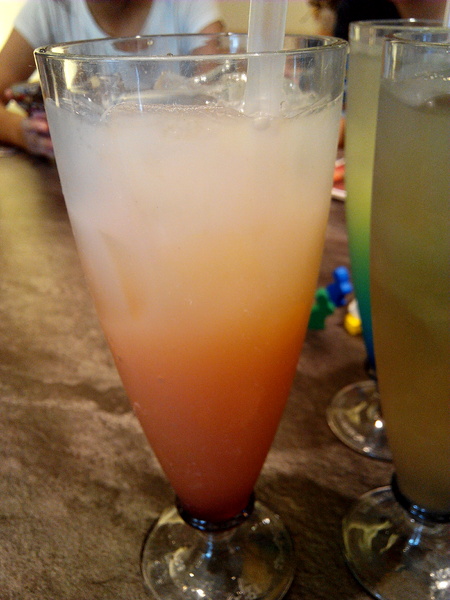 懶日子桌遊餐廳：【臺南Ω中西區】懶日子桌遊餐廳。可邊玩桌遊，邊享用餐點的休閒好去處