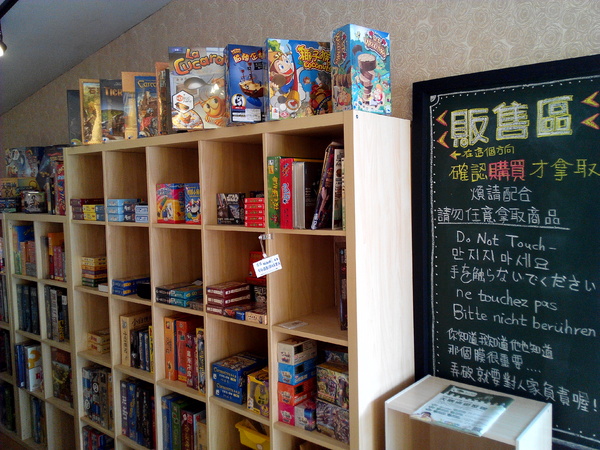 懶日子桌遊餐廳：【臺南Ω中西區】懶日子桌遊餐廳。可邊玩桌遊，邊享用餐點的休閒好去處