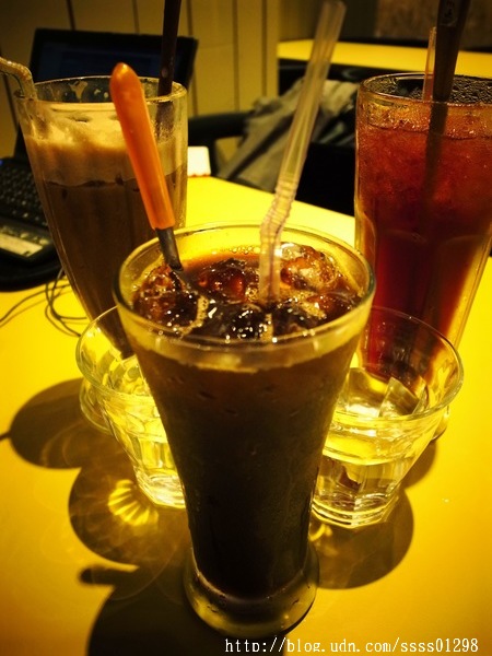 文明商行:【美食特搜。屏東市】文明商行。異國街角的錯覺 結合咖啡、溫度、人情味 溫馨典雅裝潢小店