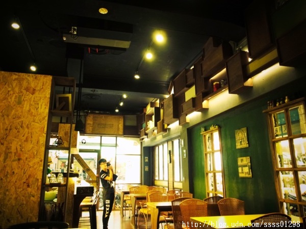 文明商行:【美食特搜。屏東市】文明商行。異國街角的錯覺 結合咖啡、溫度、人情味 溫馨典雅裝潢小店