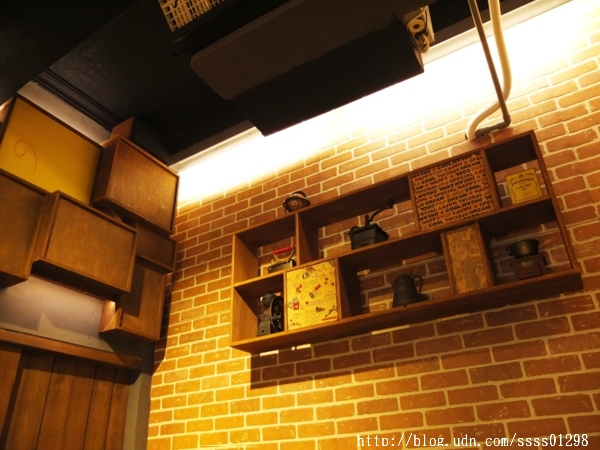 文明商行:【美食特搜。屏東市】文明商行。異國街角的錯覺 結合咖啡、溫度、人情味 溫馨典雅裝潢小店