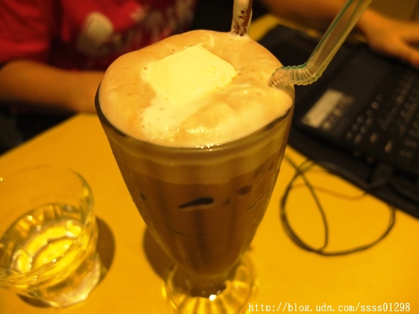 文明商行:【美食特搜。屏東市】文明商行。異國街角的錯覺 結合咖啡、溫度、人情味 溫馨典雅裝潢小店