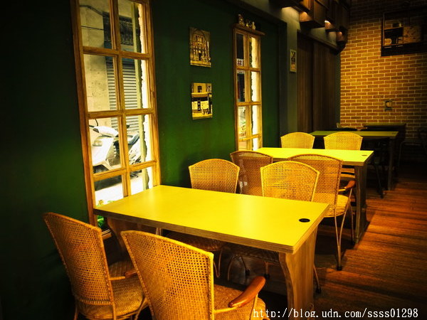文明商行:【美食特搜。屏東市】文明商行。異國街角的錯覺 結合咖啡、溫度、人情味 溫馨典雅裝潢小店