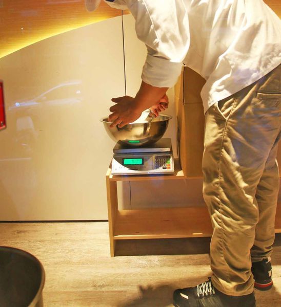 【台北美食】丸作食茶-世界首創現場職人手作珍珠的飲料店