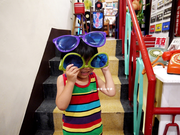 Hidden Lane 窩巷甜點店 (大全店):窩巷-充滿古早趣味的用餐環境,酒杯甜點,快來好好品嚐一番吧!