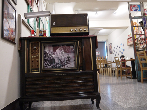 Hidden Lane 窩巷甜點店 (大全店):窩巷-充滿古早趣味的用餐環境,酒杯甜點,快來好好品嚐一番吧!