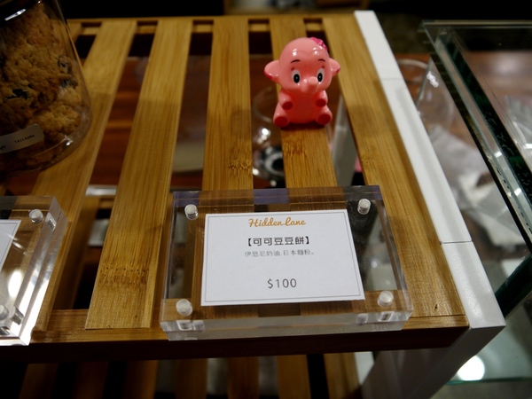 Hidden Lane 窩巷甜點店 (大全店):窩巷-充滿古早趣味的用餐環境,酒杯甜點,快來好好品嚐一番吧!