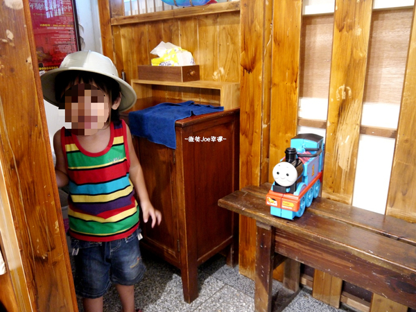 Hidden Lane 窩巷甜點店 (大全店):窩巷-充滿古早趣味的用餐環境,酒杯甜點,快來好好品嚐一番吧!