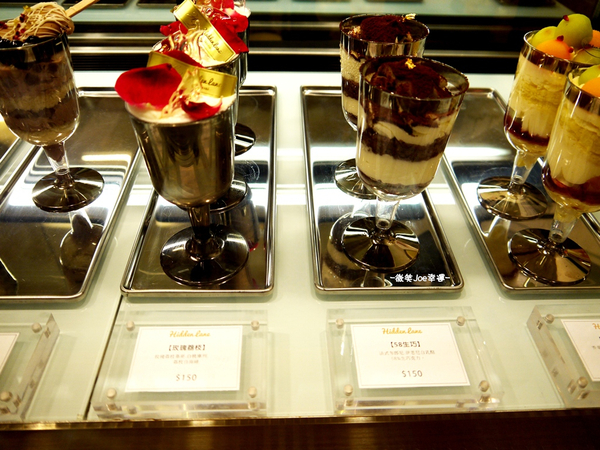 Hidden Lane 窩巷甜點店 (大全店):窩巷-充滿古早趣味的用餐環境,酒杯甜點,快來好好品嚐一番吧!