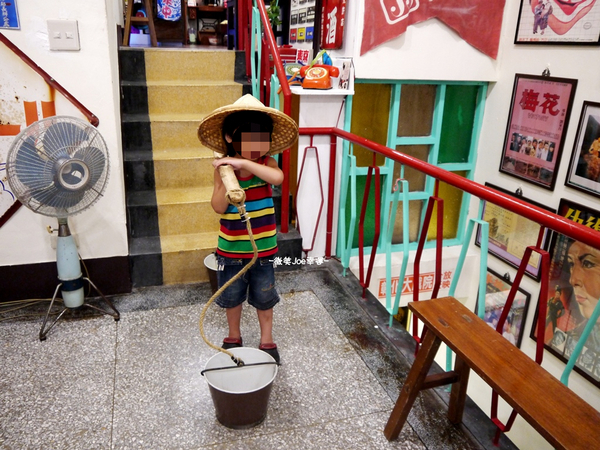 Hidden Lane 窩巷甜點店 (大全店):窩巷-充滿古早趣味的用餐環境,酒杯甜點,快來好好品嚐一番吧!