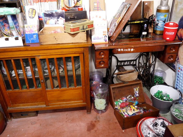 Hidden Lane 窩巷甜點店 (大全店):窩巷-充滿古早趣味的用餐環境,酒杯甜點,快來好好品嚐一番吧!