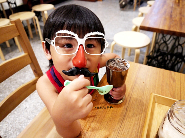 Hidden Lane 窩巷甜點店 (大全店):窩巷-充滿古早趣味的用餐環境,酒杯甜點,快來好好品嚐一番吧!