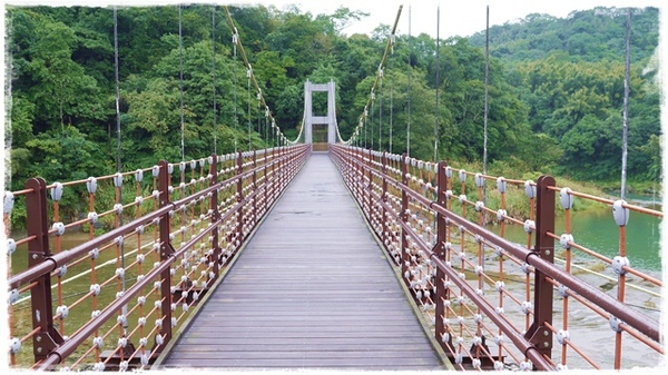 十分瀑布：【新北◍•ᴗ•◍平溪】景點・十分瀑布｜台灣尼加拉瀑布，大自然的鬼斧神工