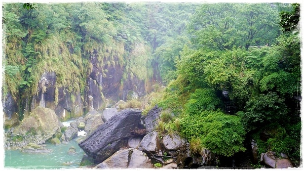 十分瀑布：【新北◍•ᴗ•◍平溪】景點・十分瀑布｜台灣尼加拉瀑布，大自然的鬼斧神工