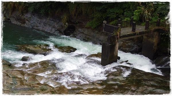 十分瀑布：【新北◍•ᴗ•◍平溪】景點・十分瀑布｜台灣尼加拉瀑布，大自然的鬼斧神工