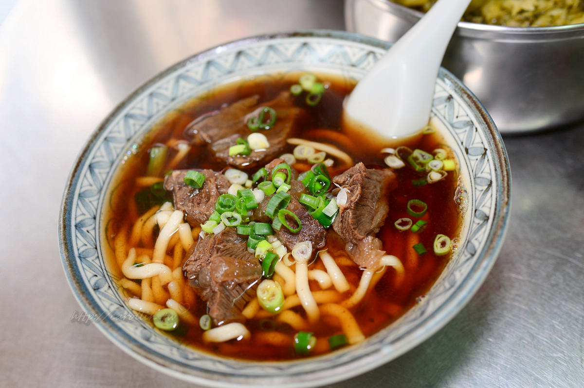 台南灣裡黃金商圈 佳一牛肉麵