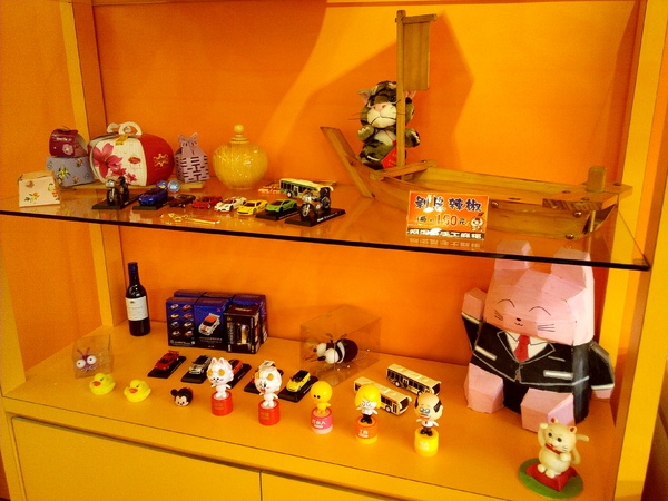 阿湯哥手工米麻糬:【臺南Ω中西區】阿湯哥手工麻糬。紫糯米皮,冰淇淋麻糬冰冰涼涼超消暑